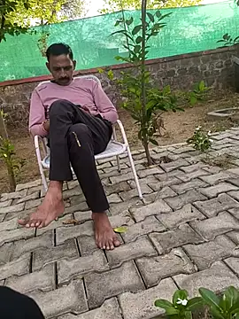 yogii20 online show from April 2026 12:45:01 PM