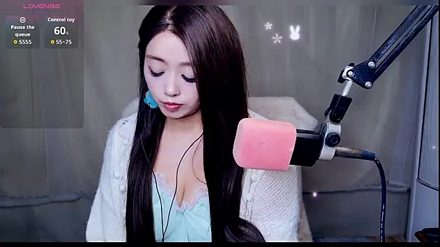 Cuviee online show from April 2026 10:33:02 PM