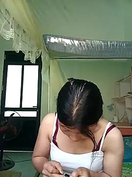 Snapshot of -Quyny- chatting on April 2026 07:03:02 AM -Quyny- online show from April 2026 07:03:02 AM