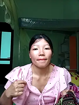 Snapshot of -Quyny- chatting on May 2026 05:44:02 AM -Quyny- online show from May 2026 05:44:02 AM
