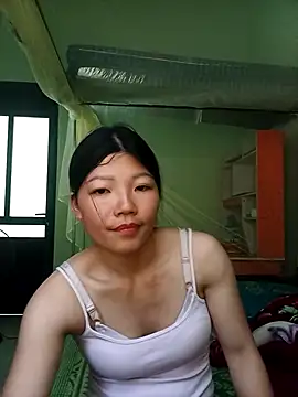 Snapshot of -Quyny- chatting on April 2026 07:45:01 AM -Quyny- online show from April 2026 07:45:01 AM