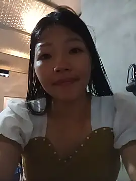 Snapshot of -Quyny- chatting on June 2026 10:49:02 AM -Quyny- online show from June 2026 10:49:02 AM