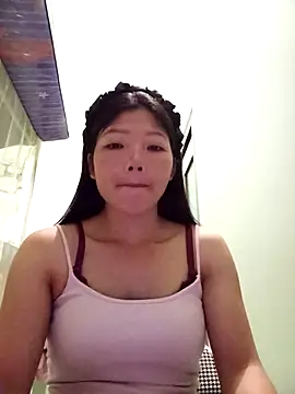 Snapshot of -Quyny- chatting on May 2026 08:02:01 PM -Quyny- online show from May 2026 08:02:01 PM