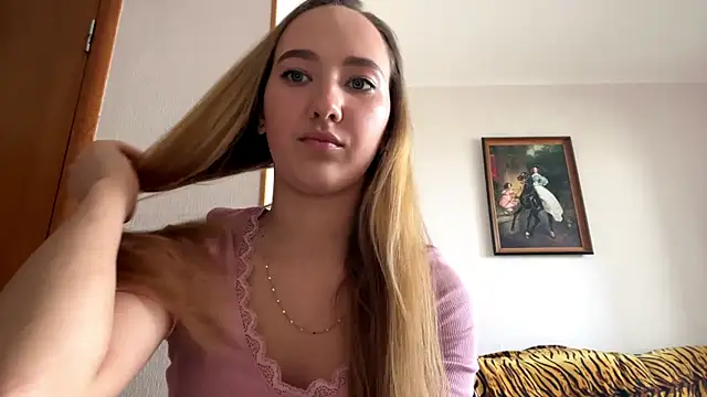 Snapshot of Liesenaniles chatting on March 2026 08:27:01 AM Liesenaniles online show from March 2026 08:27:01 AM