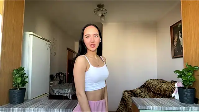 Snapshot of Liesenaniles chatting on April 2026 06:07:02 AM Liesenaniles online show from April 2026 06:07:02 AM