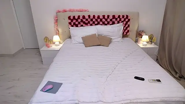 AriannaCruise online show from April 2026 06:08:02 PM