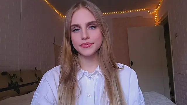 Snapshot of EveCoutch chatting on March 2026 12:07:02 PM EveCoutch online show from March 2026 12:07:02 PM