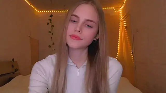 Snapshot of EveCoutch chatting on March 2026 04:30:02 PM EveCoutch online show from March 2026 04:30:02 PM