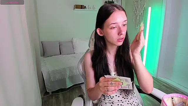 AnnaOddy online show from June 2026 01:18:01 AM
