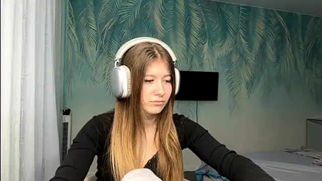 Kate Jomallona online show from April 2026 01:13:01 PM