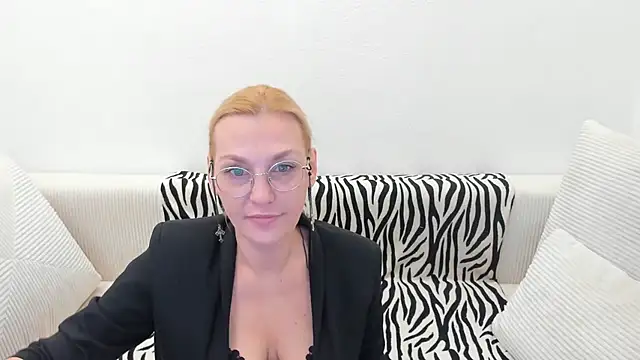 Snapshot of OeigesMik chatting on April 2026 09:36:02 AM OeigesMik online show from April 2026 09:36:02 AM