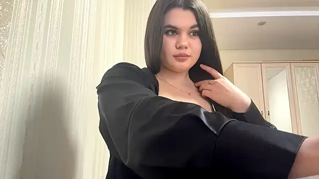 elaracuttie online show from April 2026 04:02:01 PM