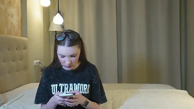 Nayeomy online show from April 2026 04:08:02 PM