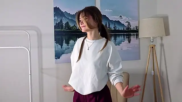 Snapshot of CherlyGuss chatting on March 2026 09:11:01 AM CherlyGuss online show from March 2026 09:11:01 AM