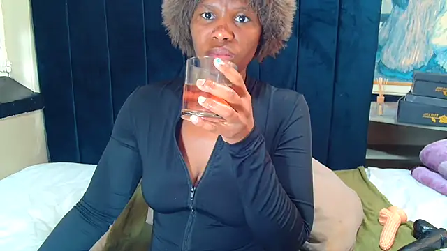 Snapshot of CaramelCandyxx chatting on July 2026 06:09:01 AM CaramelCandyxx online show from July 2026 06:09:01 AM