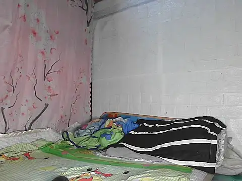 Snapshot of Hotties_Julie chatting on April 2026 05:19:01 PM Hotties Julie online show from April 2026 05:19:01 PM