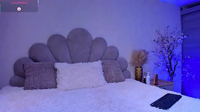 Snapshot of maia_lion chatting on April 2026 02:24:01 AM maia lion online show from April 2026 02:24:01 AM