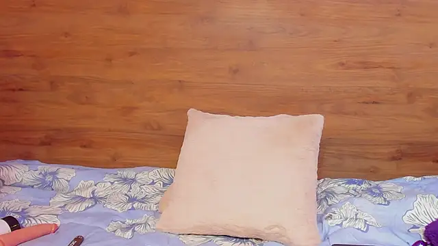 MOONWUW online show from April 2026 03:32:02 AM