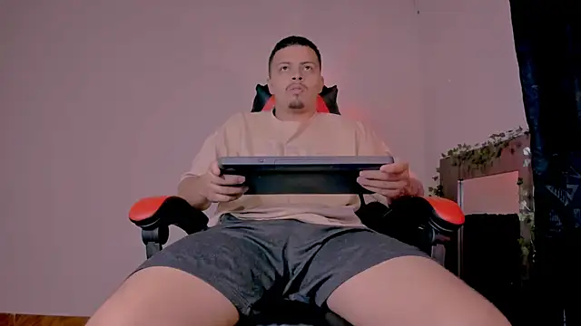 Snapshot of mathew_hot21 chatting on April 2026 04:35:01 PM mathew hot21 online show from April 2026 04:35:01 PM