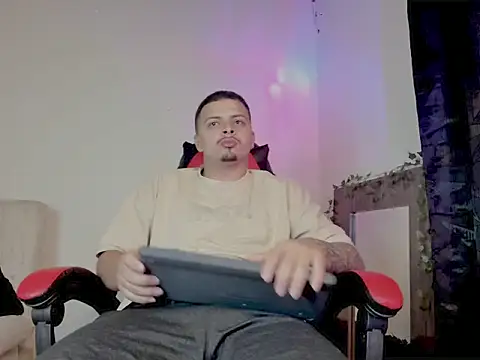 Snapshot of mathew_hot21 chatting on April 2026 08:04:01 AM mathew hot21 online show from April 2026 08:04:01 AM