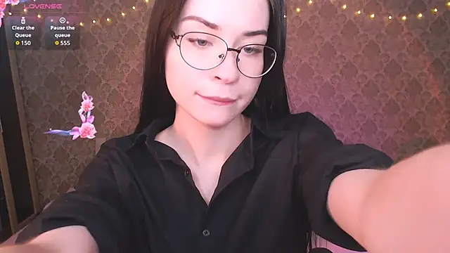 Tina Charm online show from May 2026 06:39:02 PM