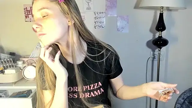 chloesweetbby online show from April 2026 01:51:01 PM