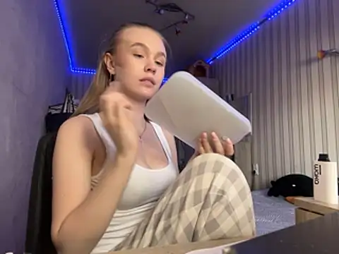 Snapshot of melissashineeee chatting on April 2026 09:37:01 AM melissashineeee online show from April 2026 09:37:01 AM