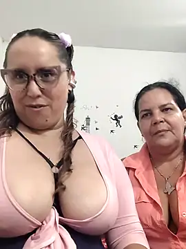 bunniositos online show from May 2026 10:52:01 PM