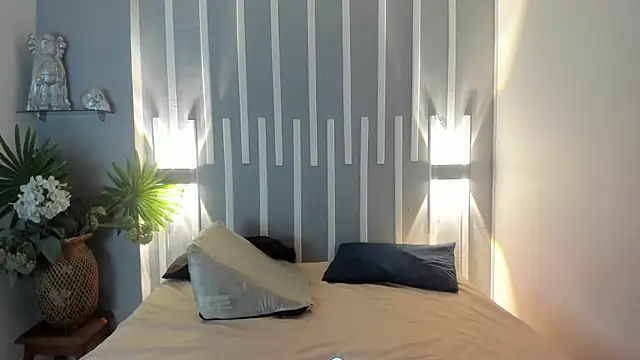 GlossyBratz online show from April 2026 08:10:02 PM