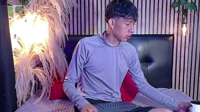 Snapshot of Tommy_Fox chatting on April 2026 12:50:02 PM Tommy Fox online show from April 2026 12:50:02 PM