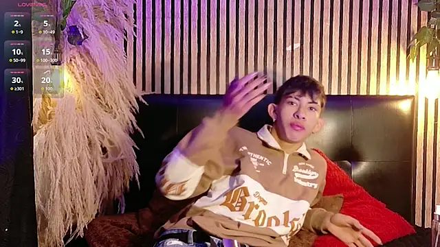 Snapshot of Tommy_Fox chatting on April 2026 12:20:01 PM Tommy Fox online show from April 2026 12:20:01 PM