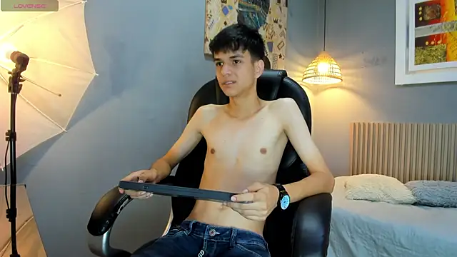 Snapshot of maxim_rod chatting on June 2026 12:17:02 PM maxim rod online show from June 2026 12:17:02 PM