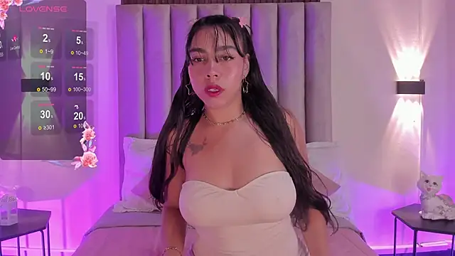 Snapshot of Valentina-Garciia chatting on April 2026 12:23:01 PM Valentina-Garciia online show from April 2026 12:23:01 PM