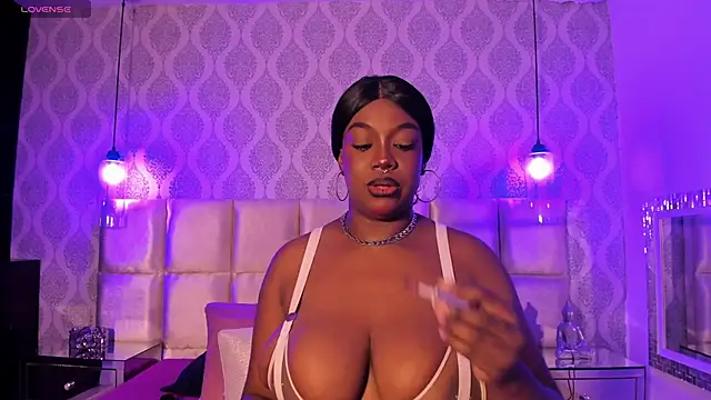 Snapshot of SUSAN-BLUE chatting on June 2026 08:31:01 PM SUSAN-BLUE online show from June 2026 08:31:01 PM