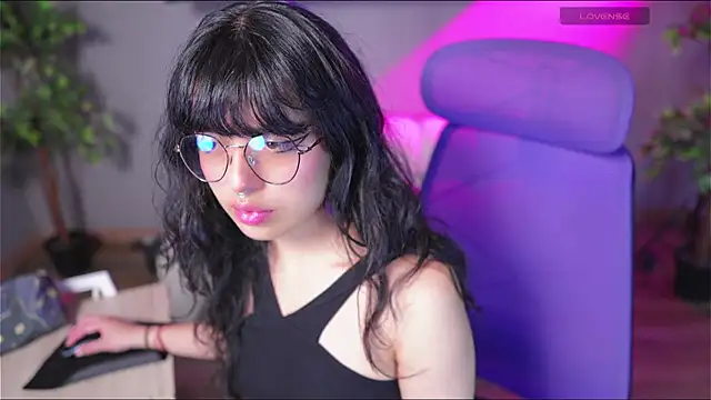Saphyralux online show from July 2026 08:53:01 PM