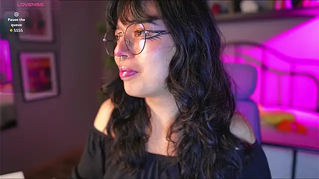 Saphyralux online show from July 2026 09:21:01 PM