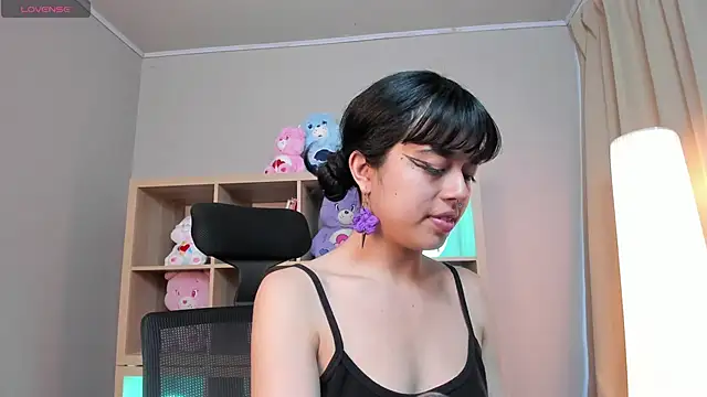 Saphyralux online show from May 2026 10:37:02 PM