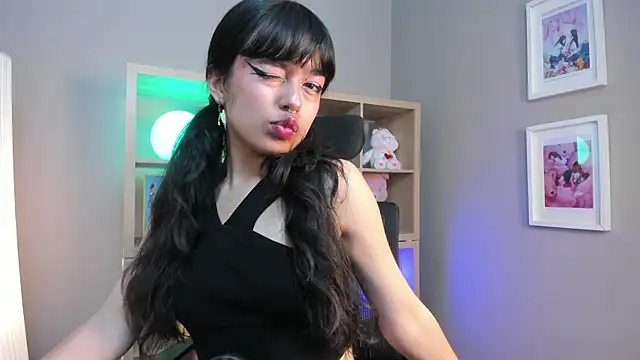 Saphyralux online show from May 2026 09:55:01 PM