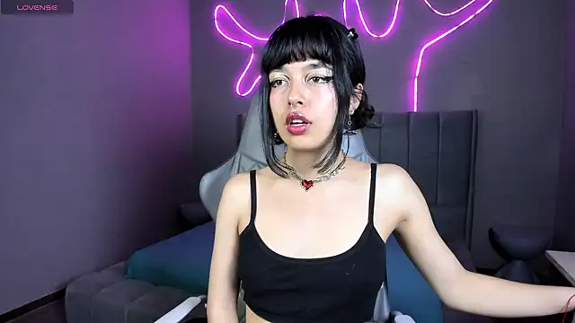 Saphyralux online show from April 2026 09:54:01 PM