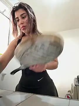 Emmaliz14 online show from April 2026 07:44:02 PM