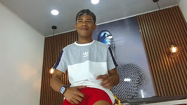 LuckyBluex online show from April 2026 12:42:01 PM