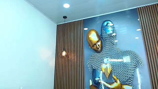 LuckyBluex online show from April 2026 09:39:33 PM