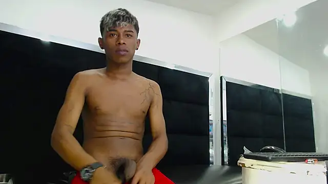 LuckyBluex online show from April 2026 12:05:01 AM