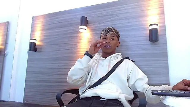 LuckyBluex online show from April 2026 08:26:02 PM