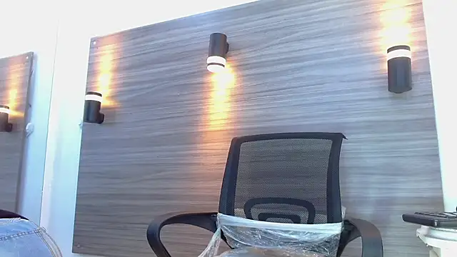 LuckyBluex online show from April 2026 09:11:01 AM