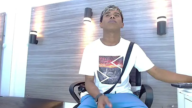 LuckyBluex online show from March 2026 05:52:01 AM