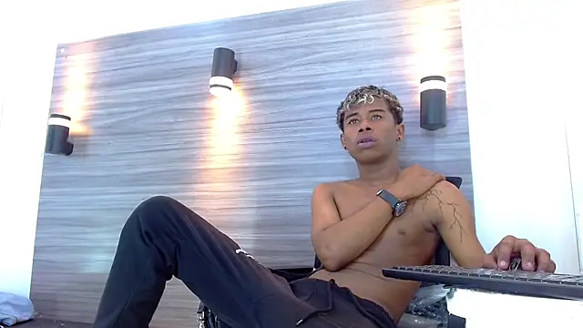 LuckyBluex online show from March 2026 02:57:01 AM