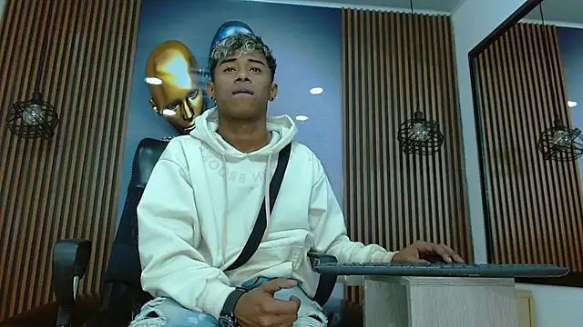 LuckyBluex online show from April 2026 11:49:02 AM