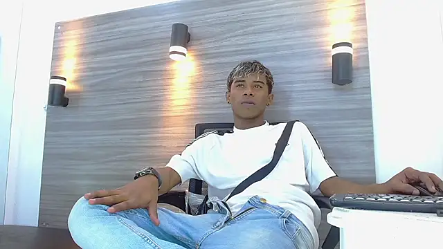 LuckyBluex online show from March 2026 03:41:01 AM