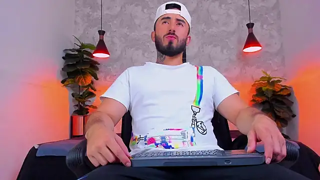 martin foster  online show from April 2026 04:41:02 AM